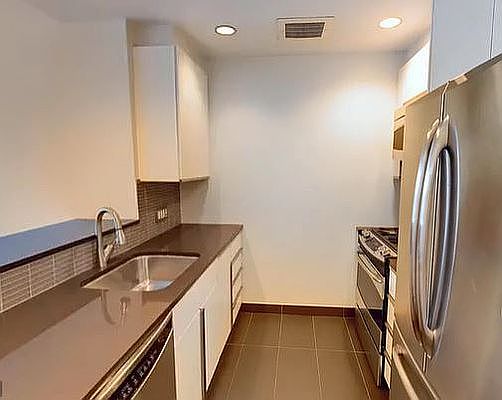 4th image of 200 W 67th St APT 14H