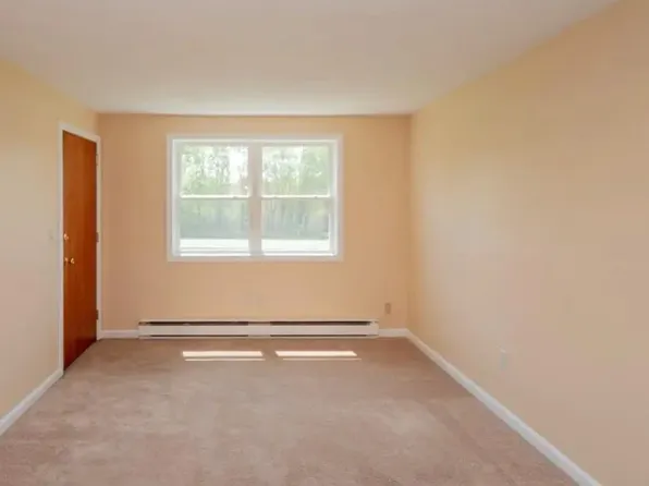 12 Dubois St #1, Portsmouth, RI 02871