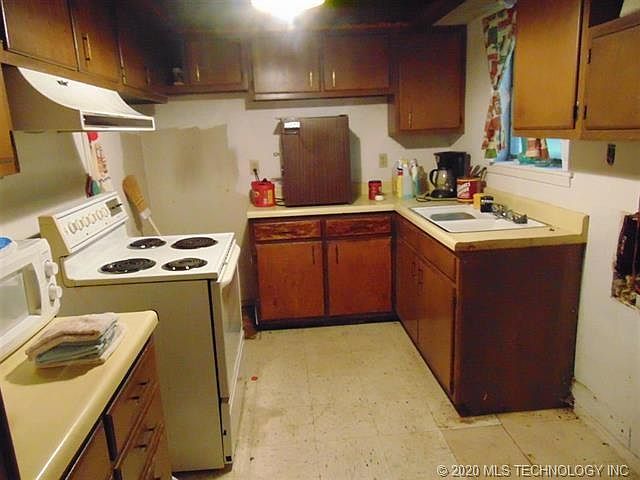 2nd image of 110 Cherry Ln