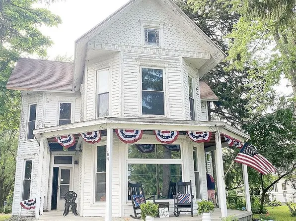 109 N Walnut St, Oakland, IL 61943