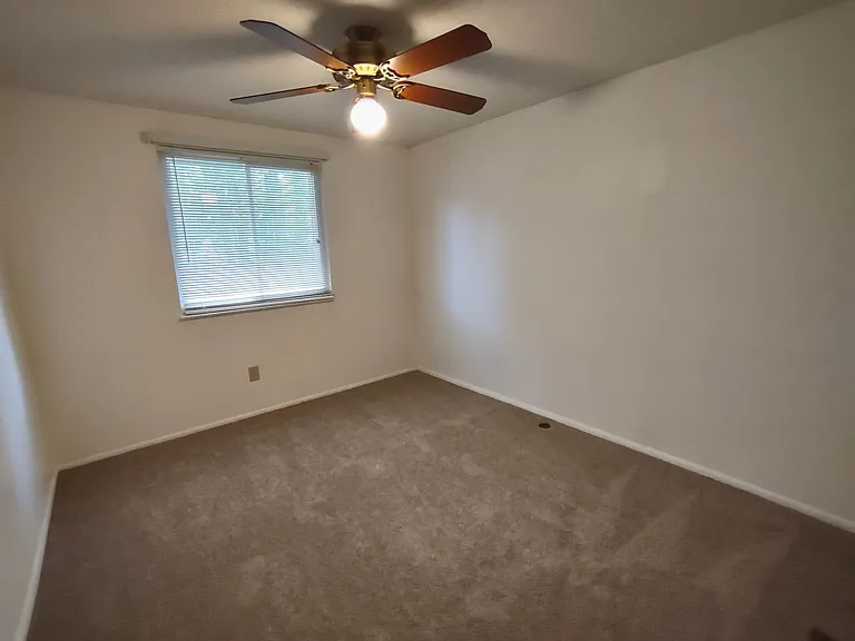 8218 Knights Bridge Rd — Photo 16