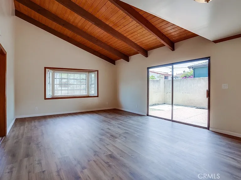 1307 Mackay Ln — Photo 9