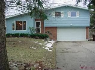 62 Westvue Dr, Tallmadge, OH 44278