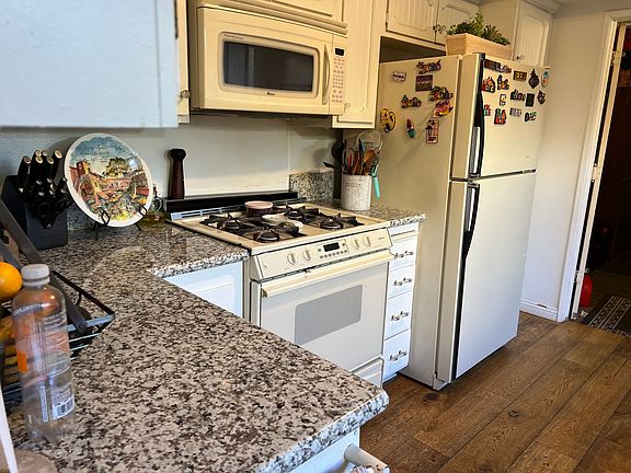 4th image of 934 Salisbury Ln
