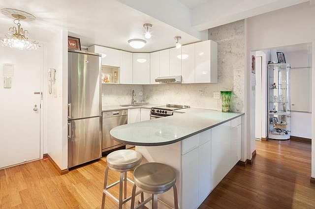 1st image of 150 W 51st St APT 1204