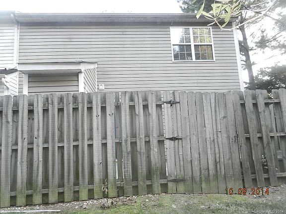 4th image of 676 Emerald Cove Dr #676