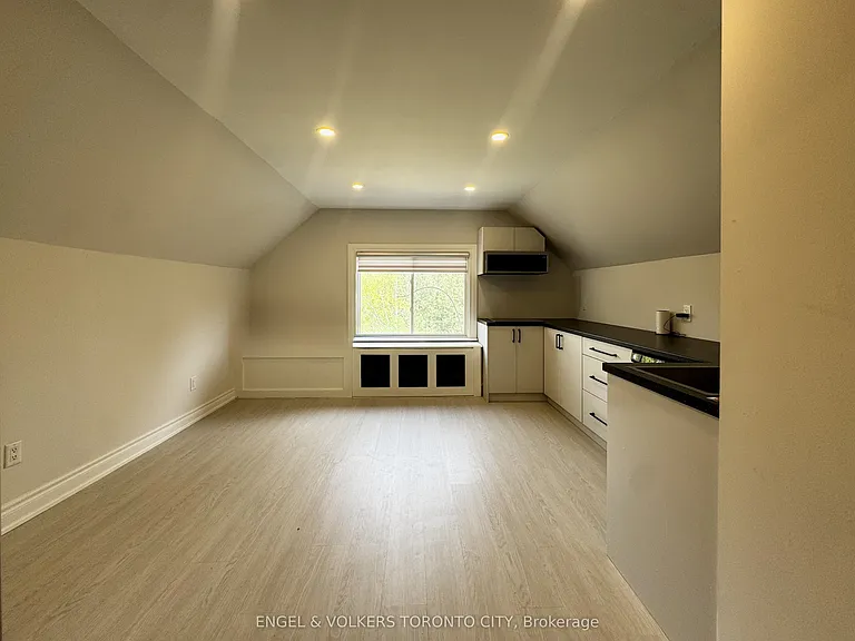 185 Rumble Ave #2 — Photo 8