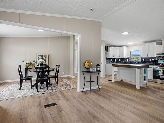 4th image of 406 Hilltop Meadows Ct