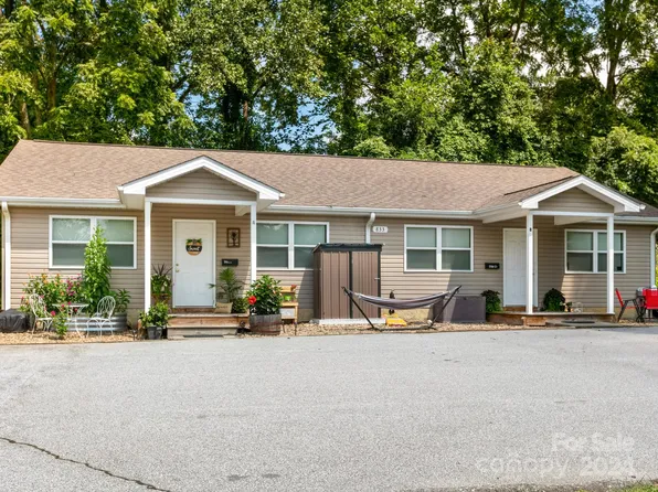 833 3rd Ave W, Hendersonville, NC 28739