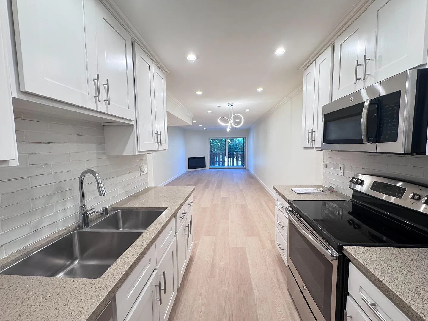 101 2nd St APT 5 photo 1