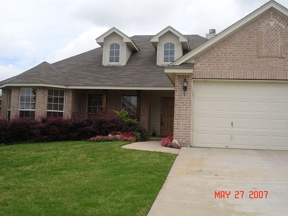 2nd image of 901 Windsor Dr