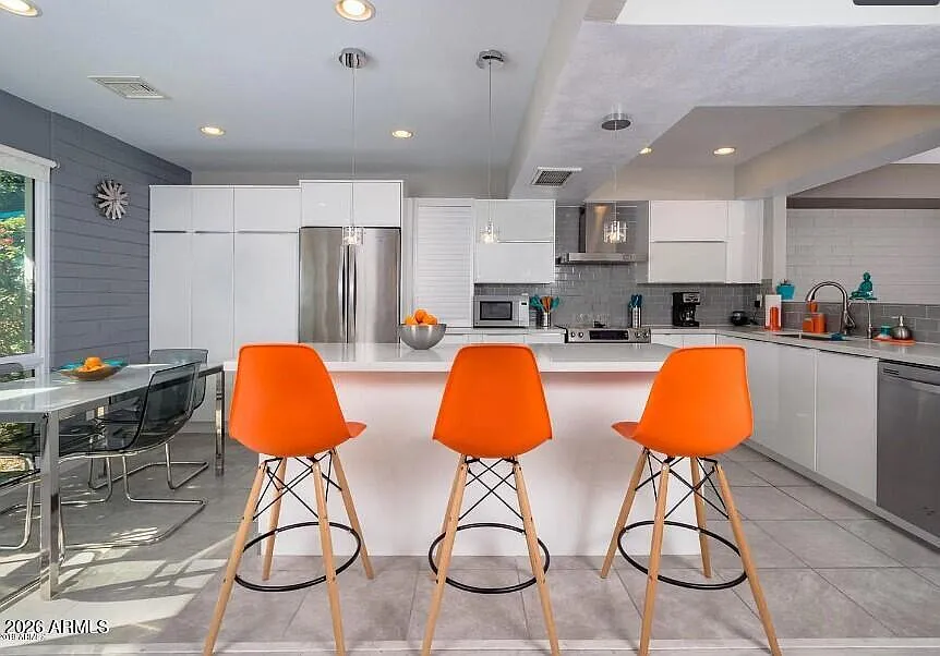 3 bed, 2.0 bath, 1472 sqft, $2,700 — Photo 2