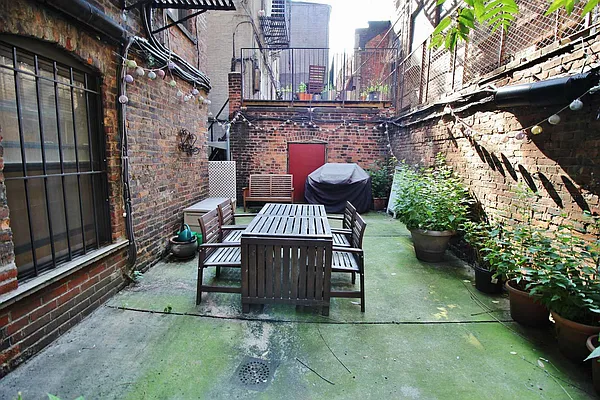 Rented by Julianna Realty Corp | media 22