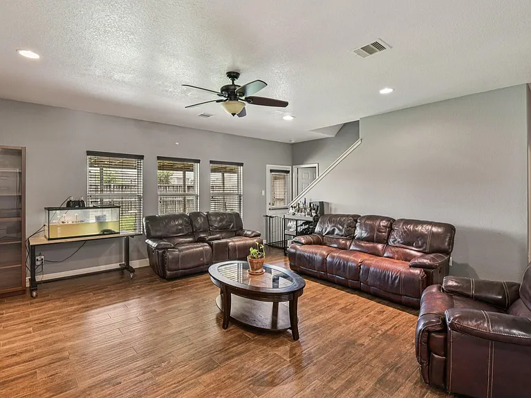 1226 Newsome Glenn Dr — Photo 3