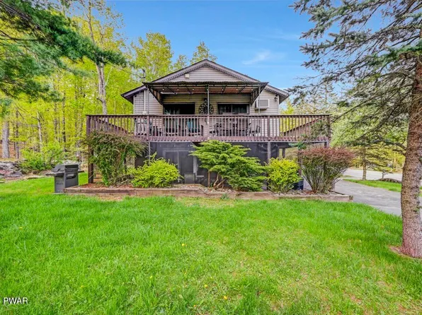 1228 Lakeview Dr W, Lake Ariel, PA 18436