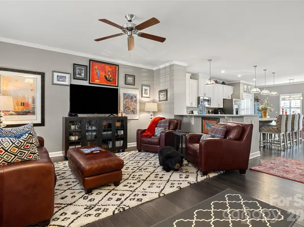 2023 Sage Park Dr, Charlotte, NC 28217