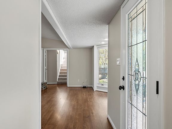 4th image of 255 Springbrook Dr