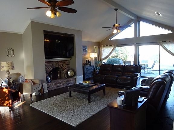 3rd image of 2606 Park Dr