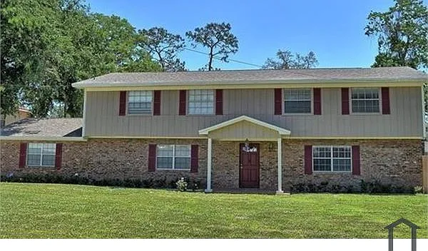 106 Shore Dr — Photo 2