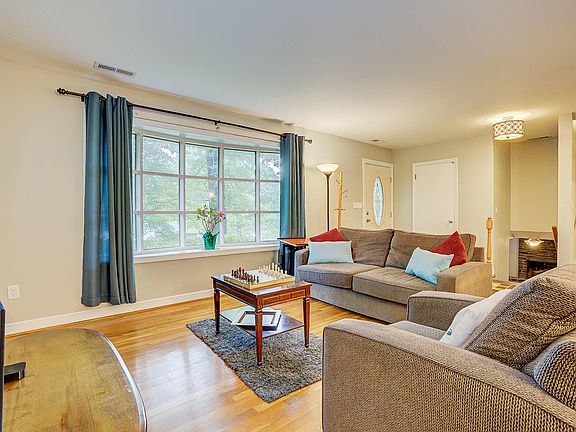 3rd image of 5020 Shady Side Dr