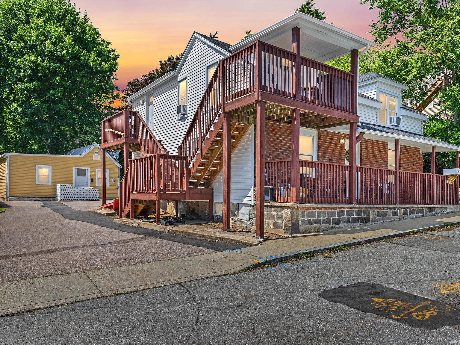 2 bed, 743 sqft, $1,600 — Photo 2