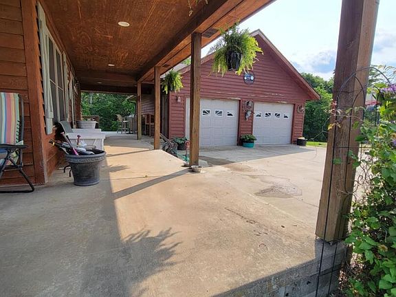 4th image of 313 Double C Farm Ln