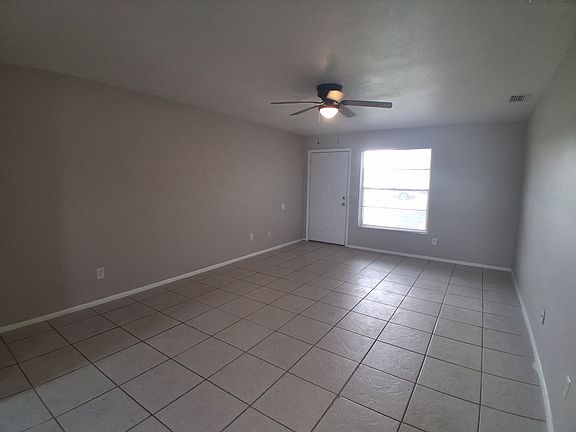 5th image of 406 NE 24th Pl APT 2