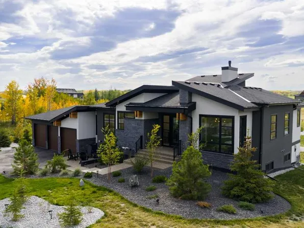 61 NE Silverhorn Blvd, Rocky View County, AB T3R 0X3
