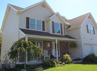 18 General Pulaski St, Mountain Top, PA 18707