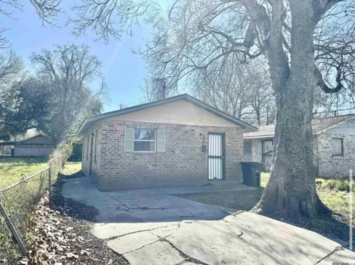 3114 Oswego St — Photo 3