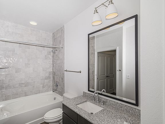 5th image of 1220 S Powell Pkwy #5205