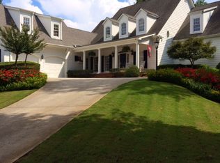 5610 Laurel Oak Dr, Suwanee, GA 30024