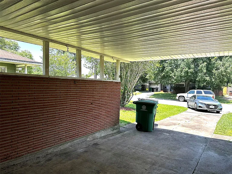 5210 Stuyvesant Ln — Photo 3