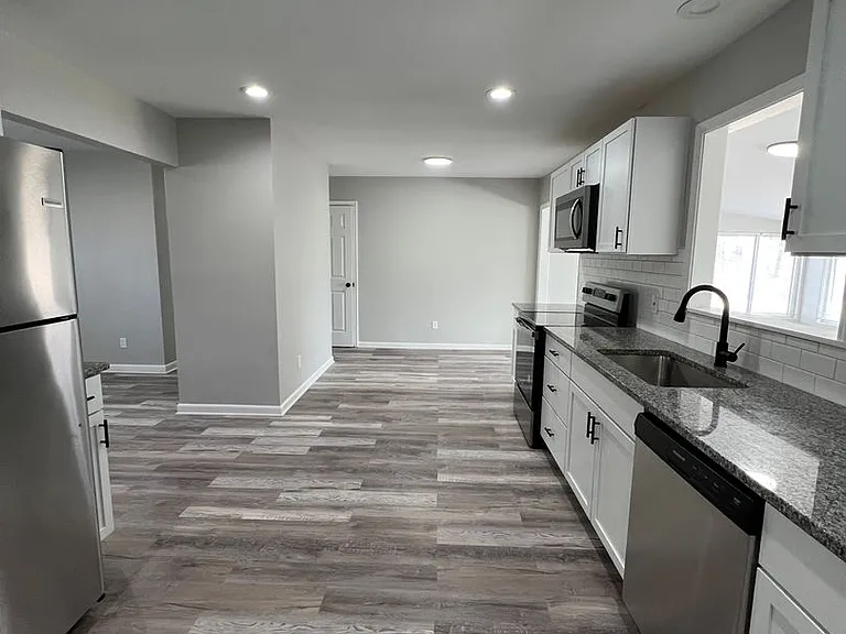 1660 Huxley Dr — Photo 12