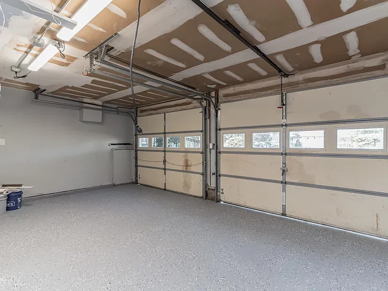 261 Skyline Dr — Photo 38