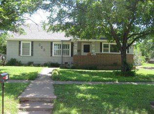 909 N 5th St, Ballinger, TX 76821