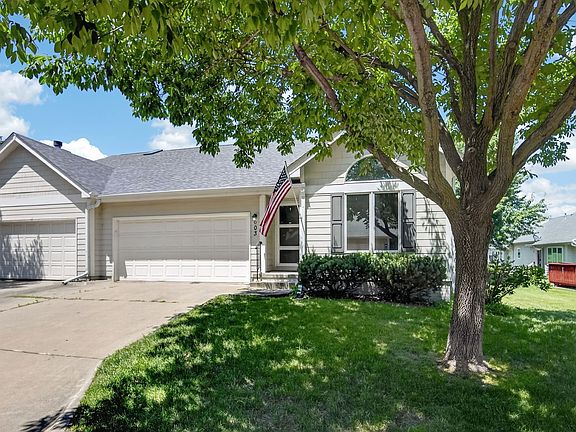 2nd image of 603 NE Oakhurst Dr