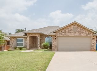 2404 Turtlewood River Rd, Midwest City, OK 73130