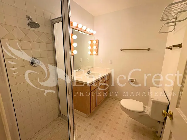 364 Catherine St #M1 — Photo 45