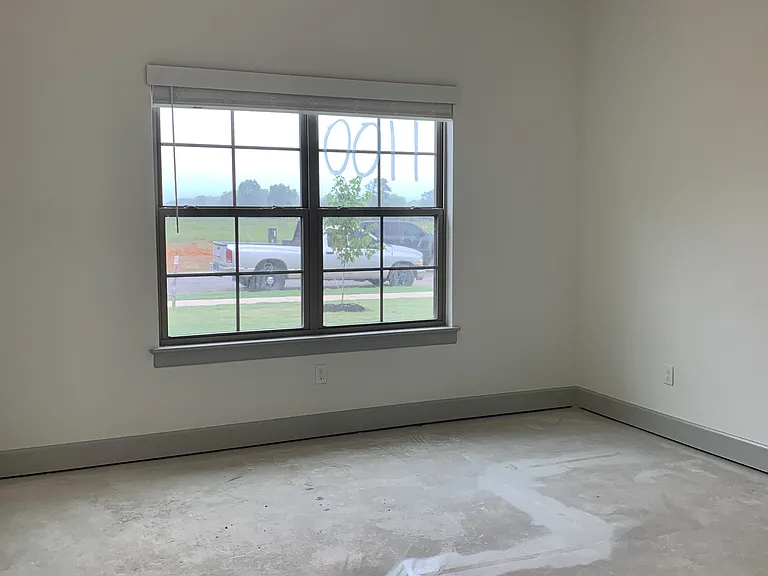 1036 Parker Ln — Photo 13