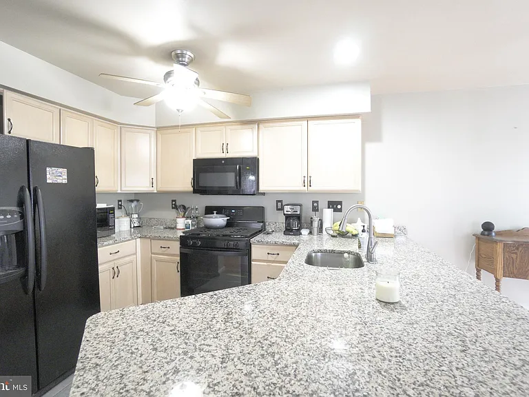 2041 Greenes Way Cir — Photo 8