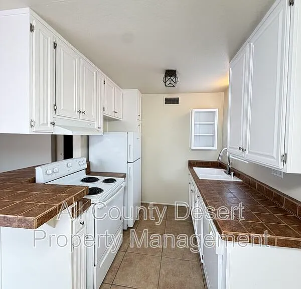 550 El Cielo Rd #3 — Photo 2