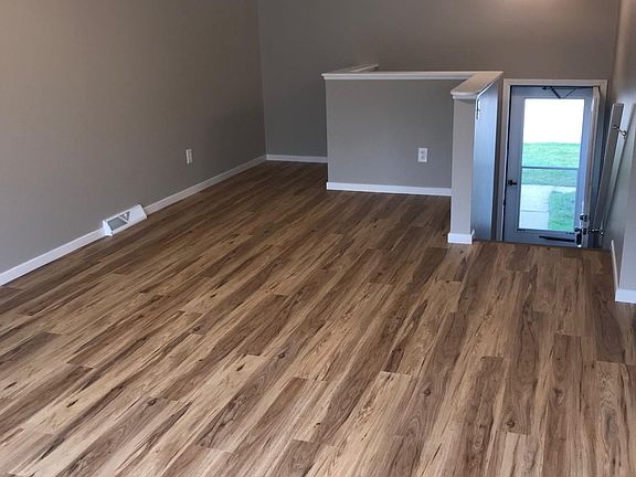 FAMILY ROOM/REAR ENTRANCE