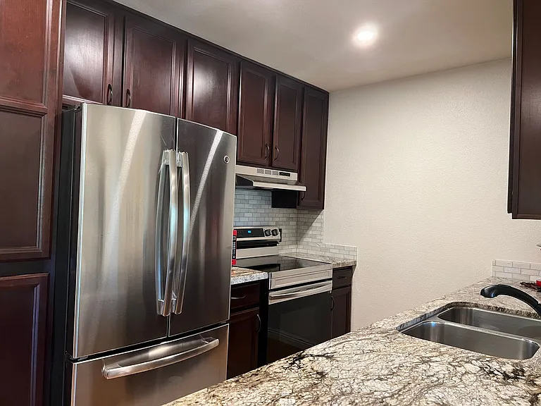 140 Uwapo Rd #16-203 — Photo 6