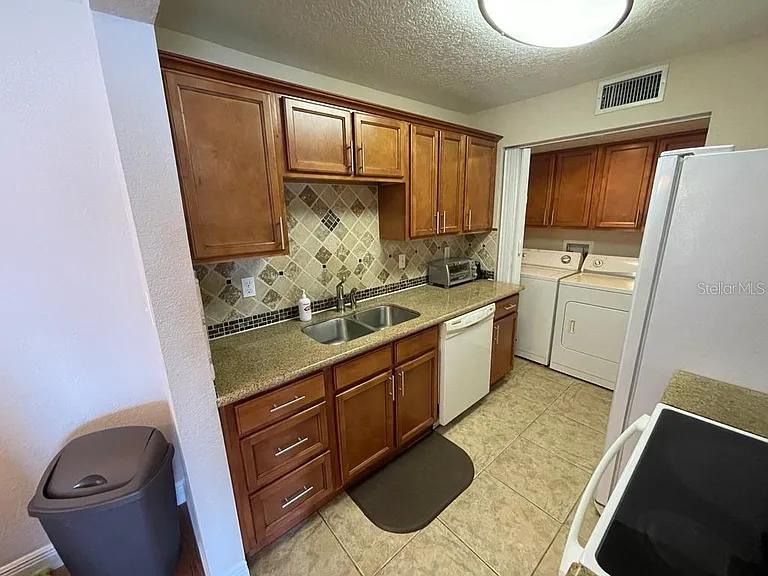 524 Orange Dr #11 — Photo 13