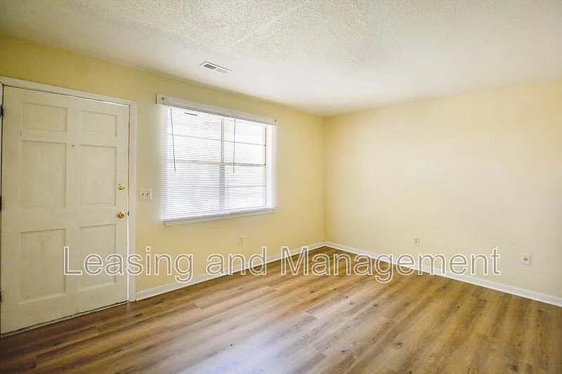 2 bed, 1.0 bath, 900 sqft, $1,530 — Photo 4
