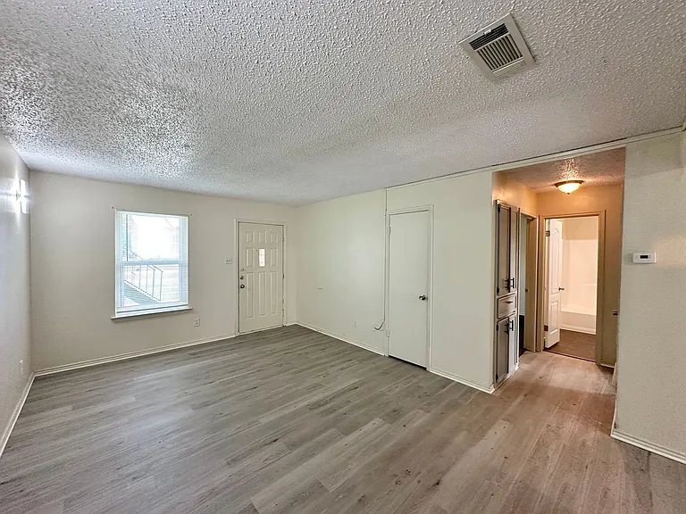 4807 Rainbow Cir — Photo 6