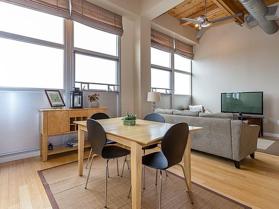 4th image of 120 Holmes St Unit 306