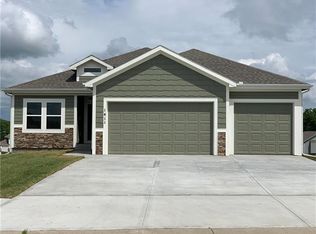 18201 Belinda Dr, Smithville, MO 64089