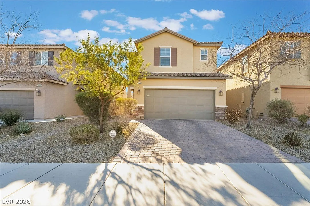 3 bed, 2.5 bath, 2072 sqft, $2,500 — Photo 1